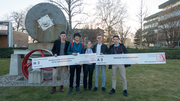 Die glücklichen Gewinner des Regionalwettbewerbs Jugend forscht. Christian Beitzinger, Boyu Wu, Maren Hattebuhr (Betreuerin), Moritz Müller, Nils Rauscher (v. l.) Die glücklichen Gewinner des Regionalwettbewerbs Jugend forscht. Christian Beitzinger, Boyu Wu, Maren Hattebuhr (Betreuerin), Moritz Müller, Nils Rauscher (v. l.)