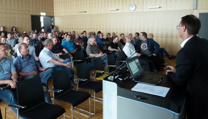 Foto des Auditoriums einer ITB-Versammlung am SCC Campus Nord