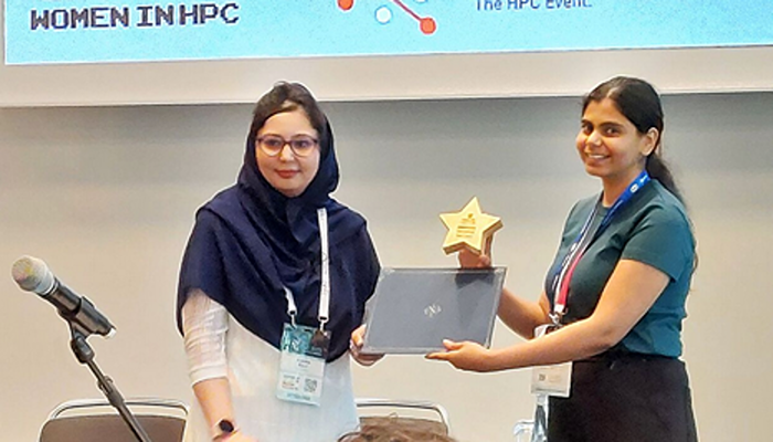 Keshvi Tuteja gewinnt den WHPC Poster Award auf der ISC High Performance 2025 Konferenz